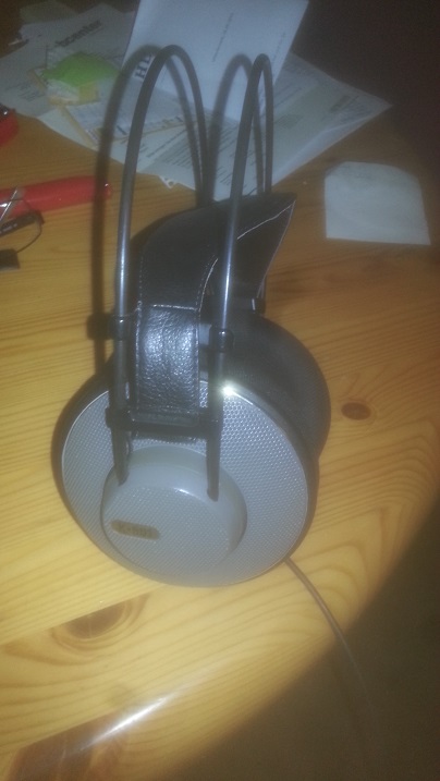 akg3.jpg